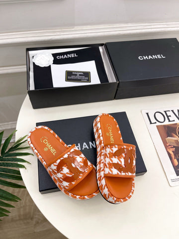 CHANEL 26S SANDALS 35 MM IN ORANGE TWEED