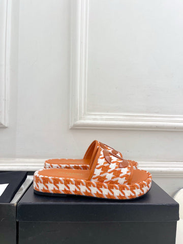 CHANEL 26S SANDALS 35 MM IN ORANGE TWEED