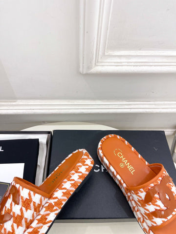 CHANEL 26S SANDALS 35 MM IN ORANGE TWEED