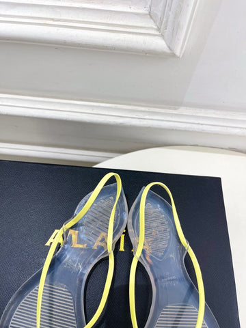 ALAIA 26S POINTED-TOE THONG SANDALS IN YELLOW AND TRANSPARENT PVC