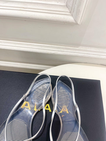 ALAIA 26S POINTED-TOE THONG SANDALS IN SILVER AND TRANSPARENT PVC